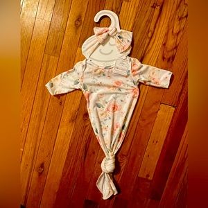 Newborn baby outfit with matching bow